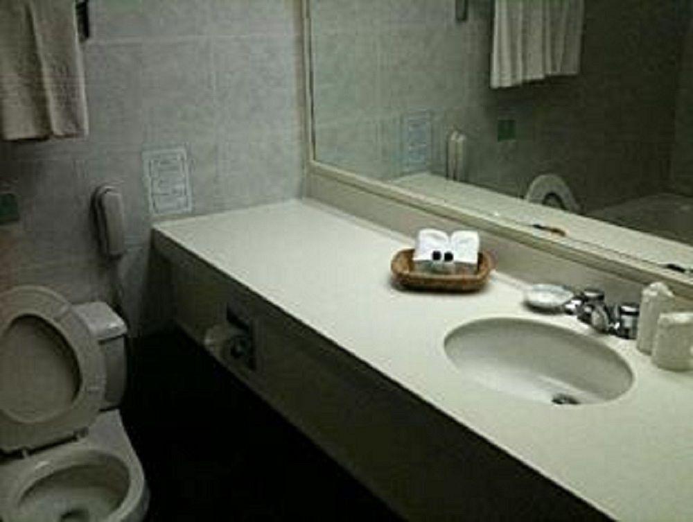 Tiara Oriental Hotel Makati City Dış mekan fotoğraf