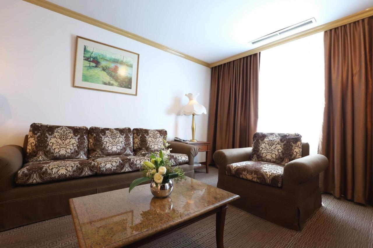 Tiara Oriental Hotel Makati City Dış mekan fotoğraf